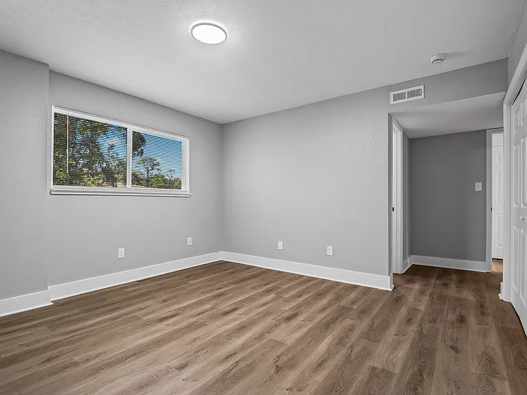Serenity Place Central — Photo 36