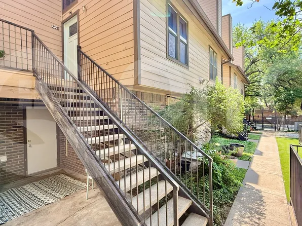 5608 Cougar Dr APT 220, Austin, TX 78745