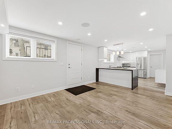 5th image of 10 Boxwood Rd