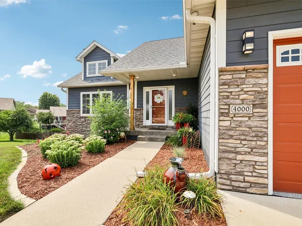 4000 Lakeland Ct, Des Moines, IA 50320