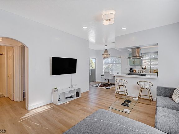 2nd image of 517 Indian Bluff St Unit 201