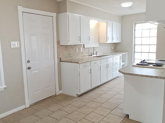 4th image of 2204 Hanley St
