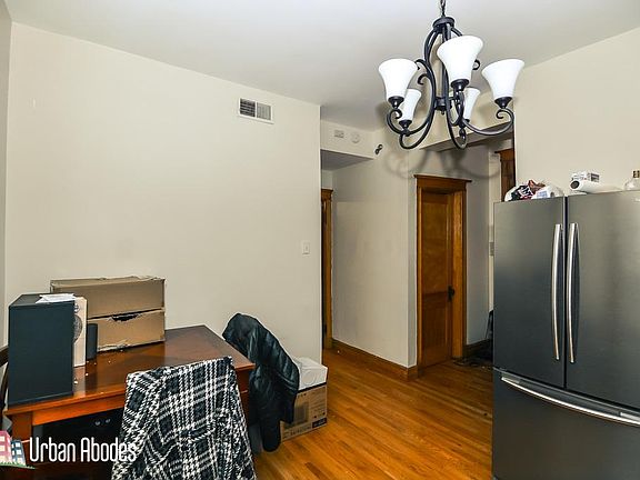 3rd image of 852 N Leavitt St #Ua3