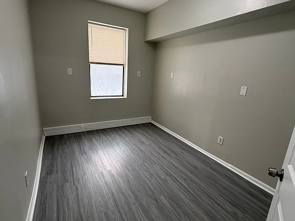 3rd image of 246 Roseville Ave #2