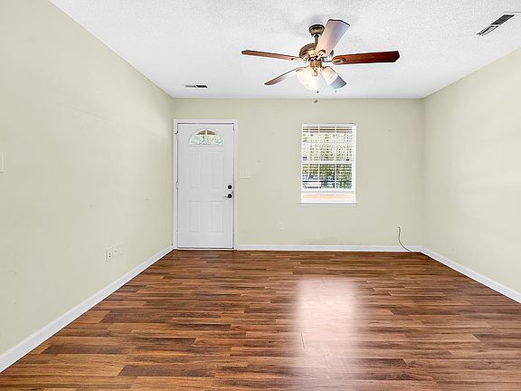 5th image of 208 Coppersmith Ln.