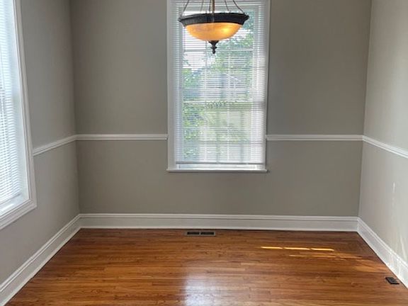 5th image of 1009 Nutwood St