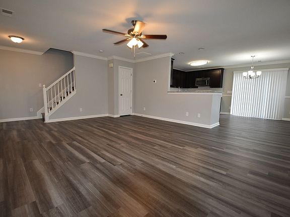 4th image of 108 Sterling Terrace Dr