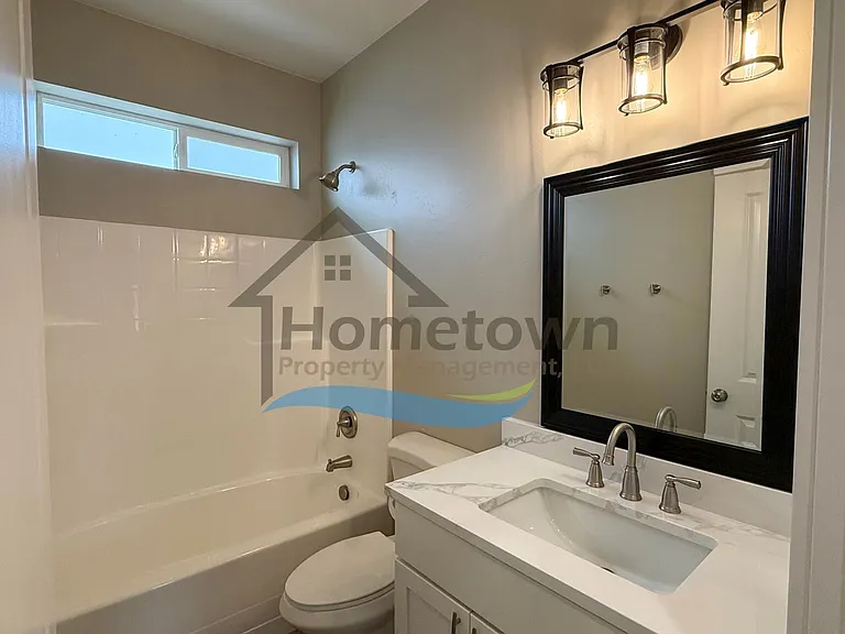 215 S Hills St — Photo 20