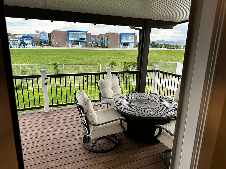 1102 E Sleepy Hollow Ln — Photo 37