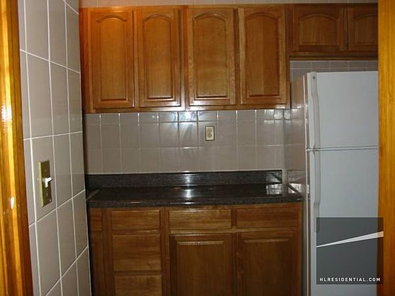 5th image of 4610 Skillman Ave