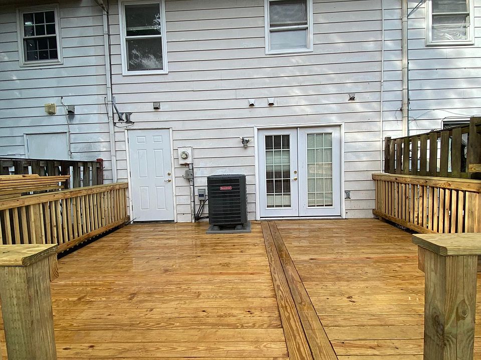 2nd image of 810 Colonial Ave