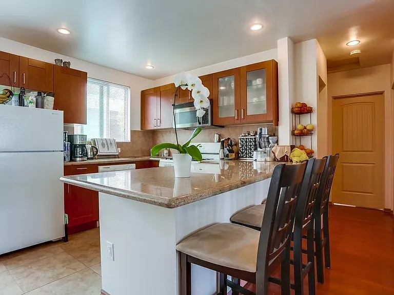 1063 Loring St — Photo 1