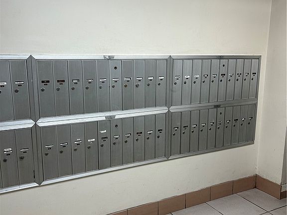 5th image of 2160 Greentree Rd APT 400W