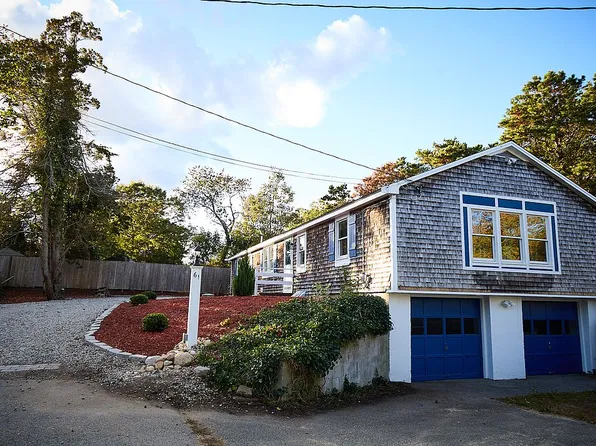 61 Bettys Pond Rd, Hyannis, MA 02601