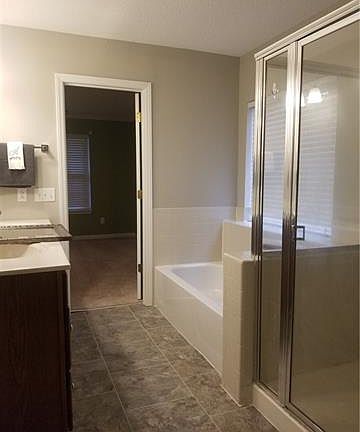 4th image of 3904 Armitage Dr