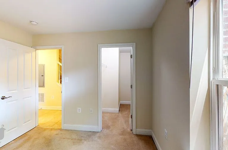 720 Barnes St NE — Photo 53