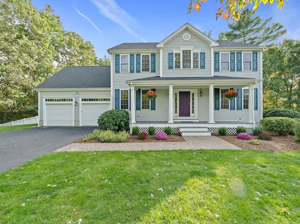 1 Lamppost Dr, Halifax, MA 02338
