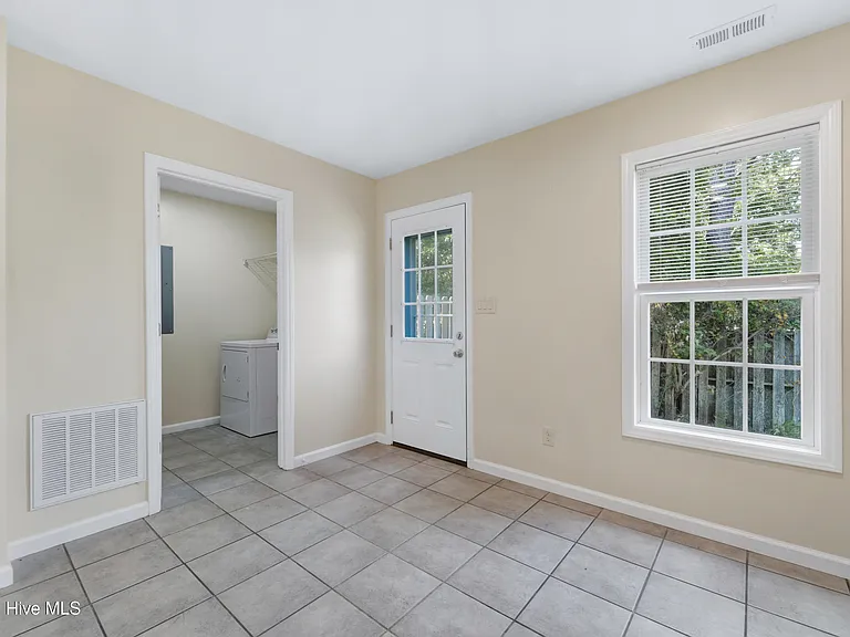 101 Johns Way — Photo 10