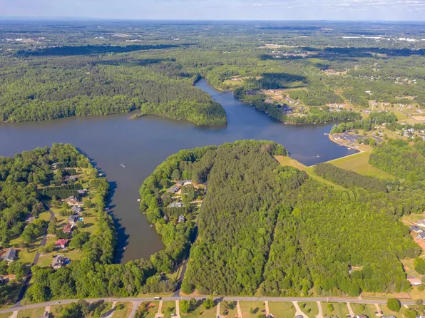 355 Gibbs Rd, Wellford, SC 29385