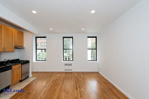 Rented by LC Lemle Real Estate Group | media 4