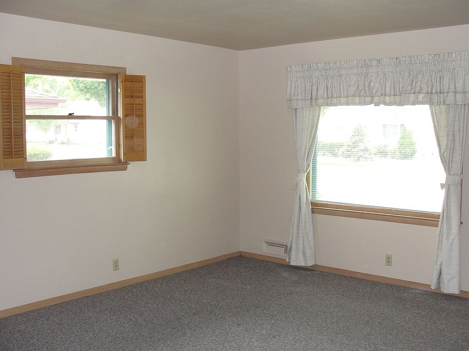 Living Room w/ Hardwood