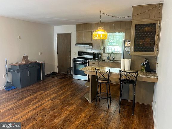 5th image of 410 Friedensburg Rd