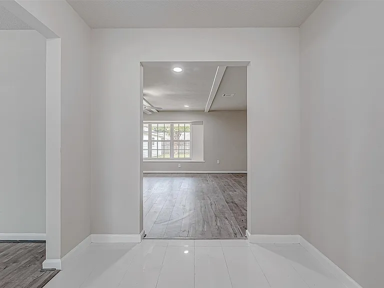 5622 Valkeith Dr — Photo 6