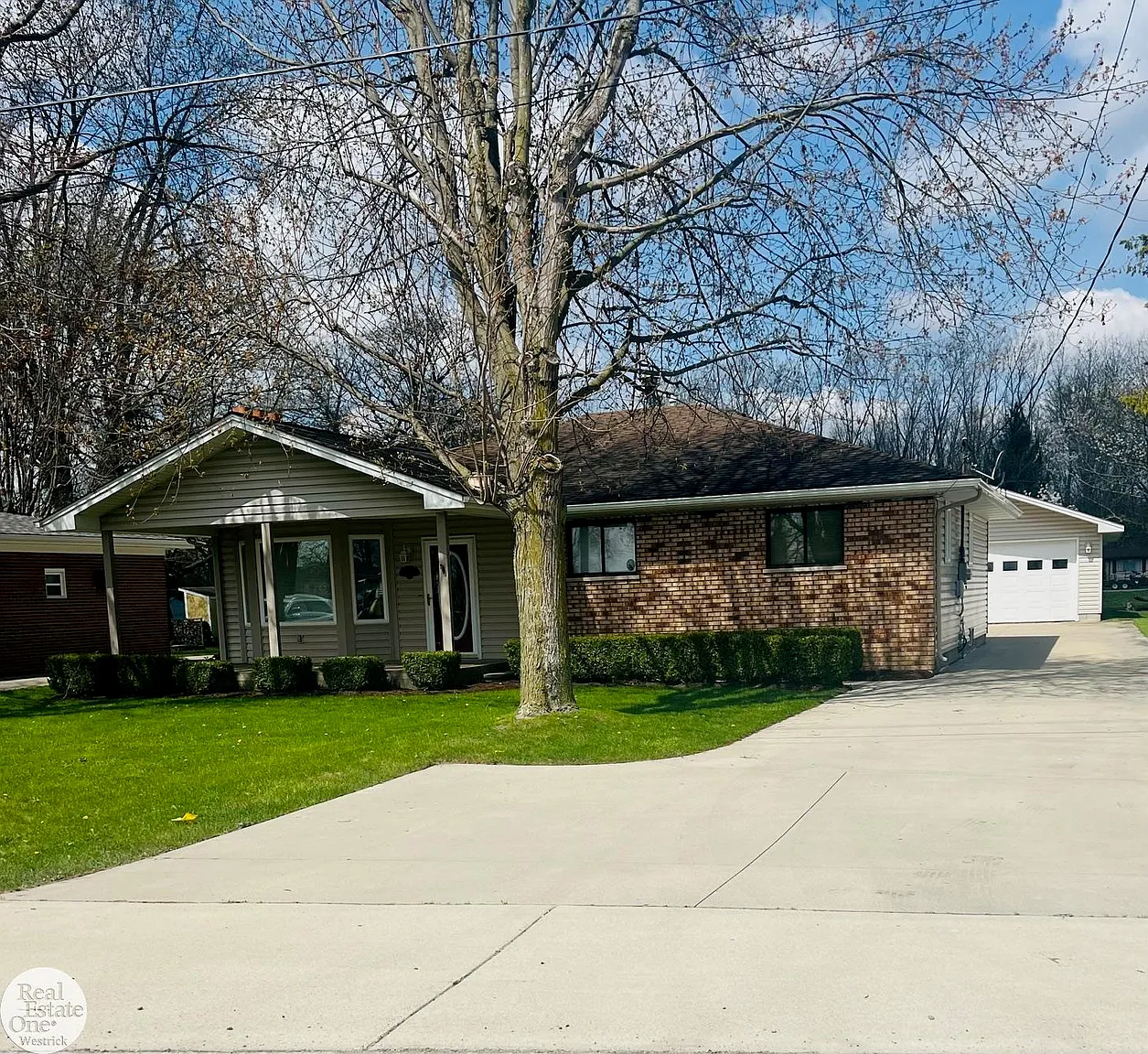 5310 Pointe Dr photo 1