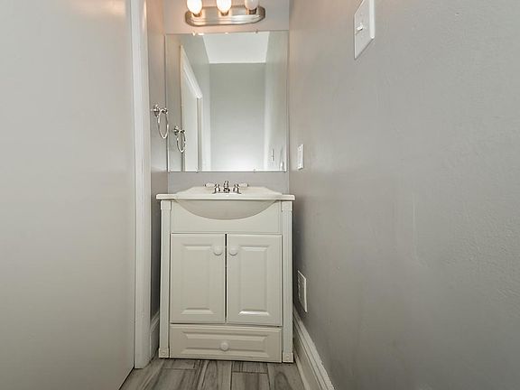 3rd image of 3554 Idlewild Ave