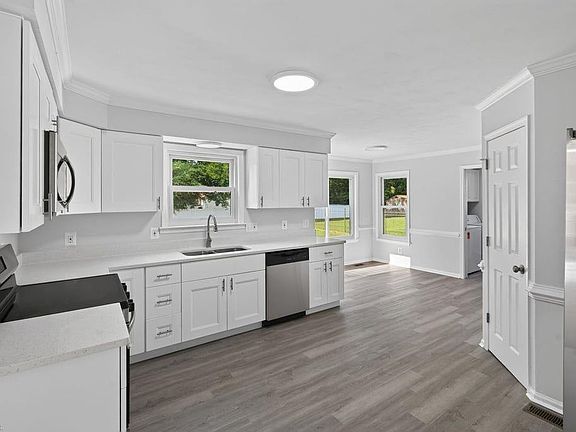 3rd image of 4021 Cory Ln