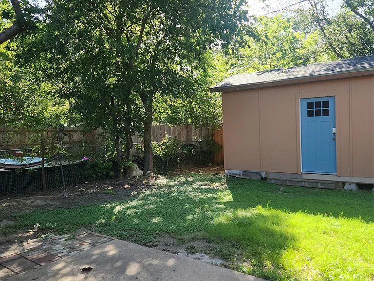 905 Fieldwood Dr #B — Photo 10