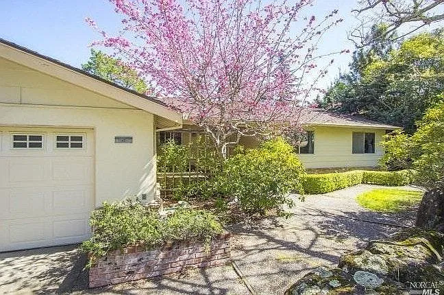 51 Elda Dr