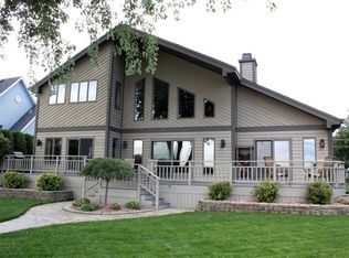 205 N Rushmore Rd, Fox Lake, IL 60020