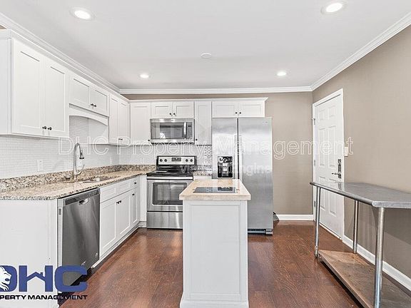 3rd image of 1076 Hubbard St SW