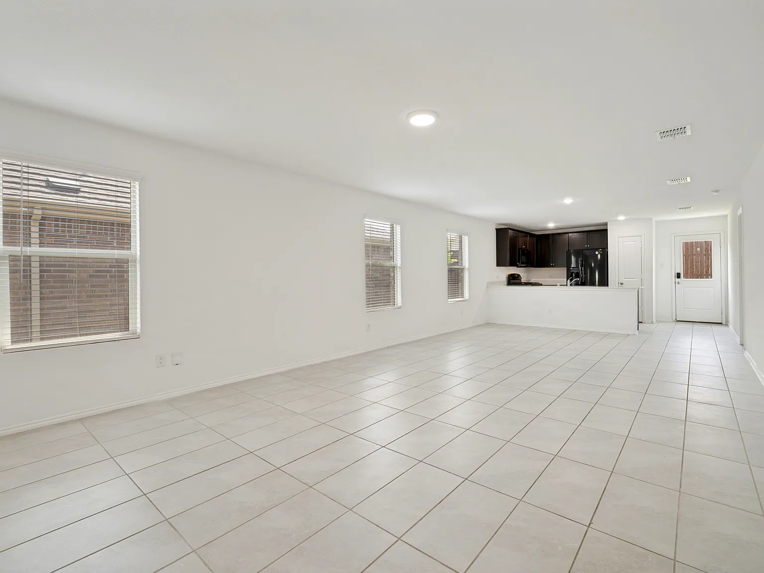 3 bed, 1470 sqft, $1,999 — Photo 4