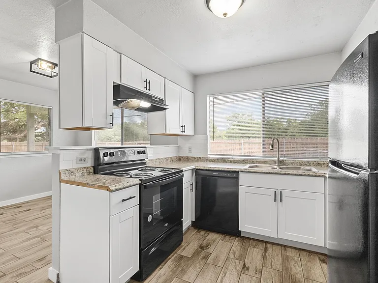 7505 Saint Amant Pl #A — Photo 12