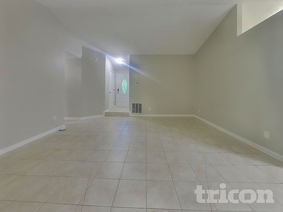 4th image of 811 Riverstone Ln
