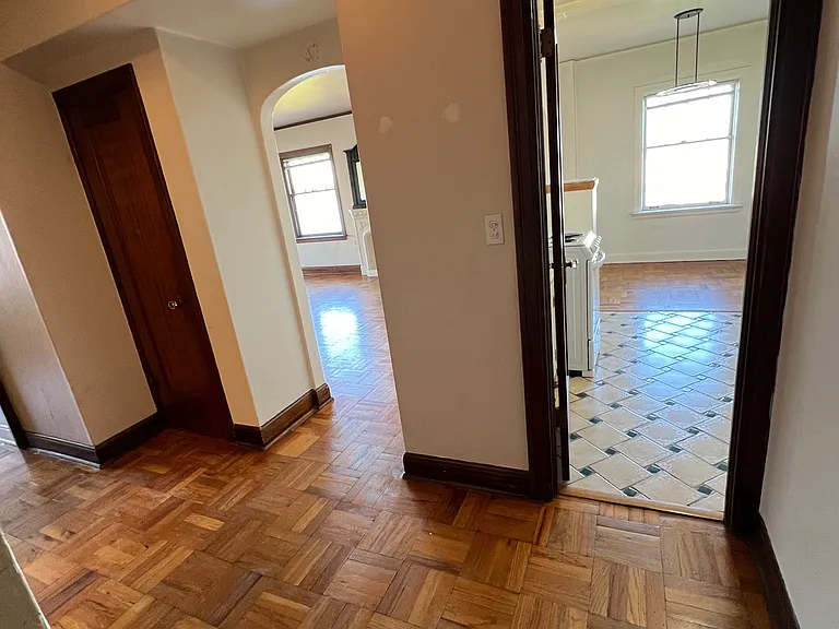 Broadmoor — Photo 21