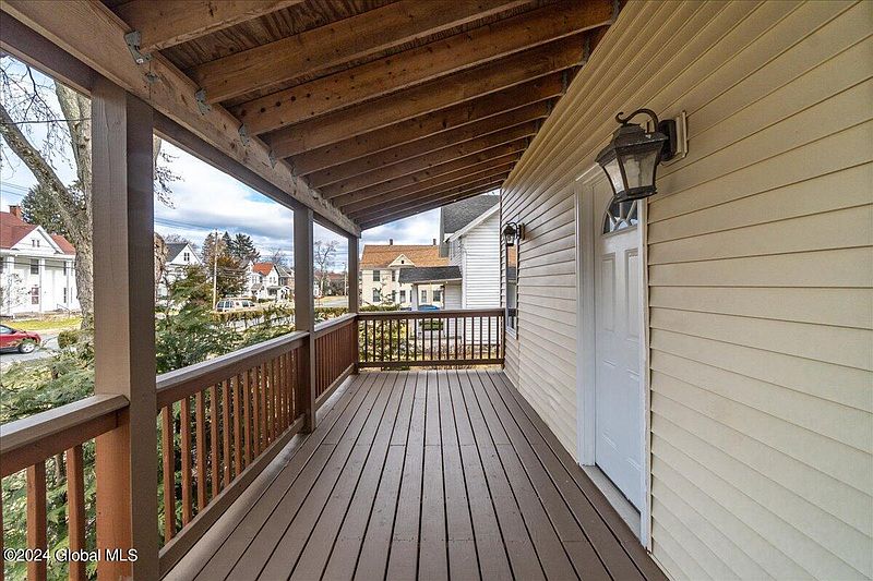 4th image of 210 E Fulton Street