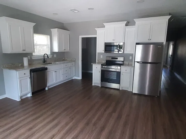 407 E Academy Ave — Photo 10