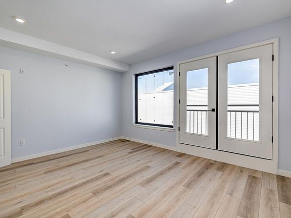 3rd image of 1116 E Berks St #404