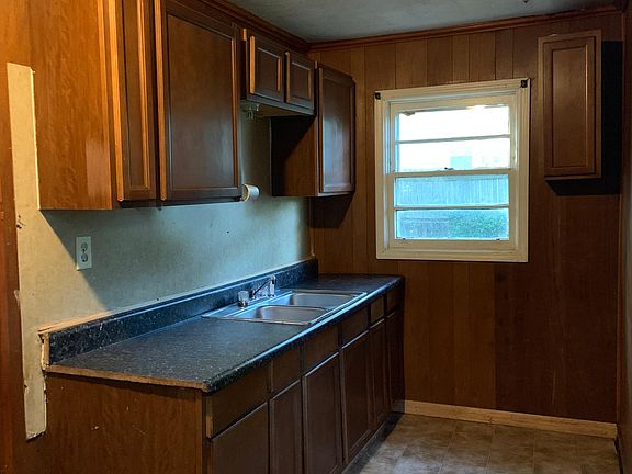 5th image of 515 Lawrence St