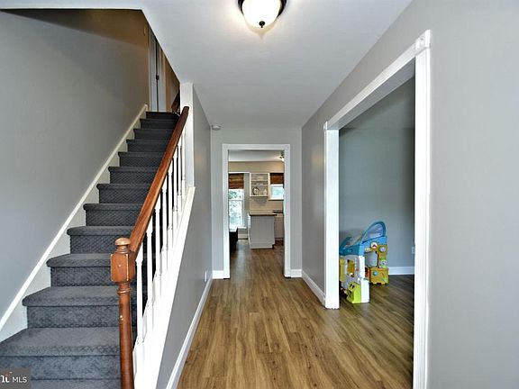 3rd image of 511 Colony Dr