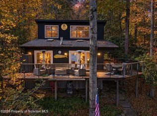 23 Oak Hl, Lakeville, PA 18438