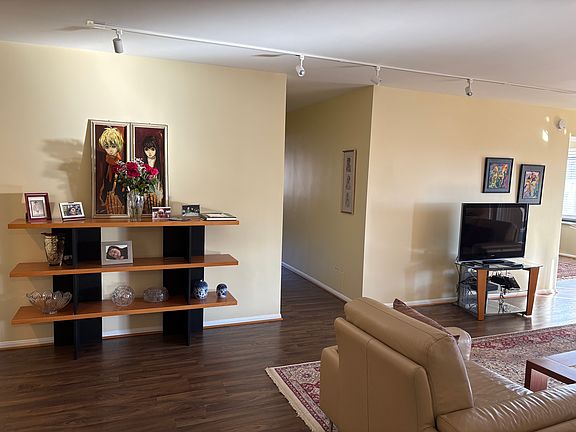 2nd image of 203 Yoakum Pkwy APT 512