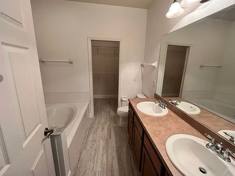 3641 Titanic Cir — Photo 16