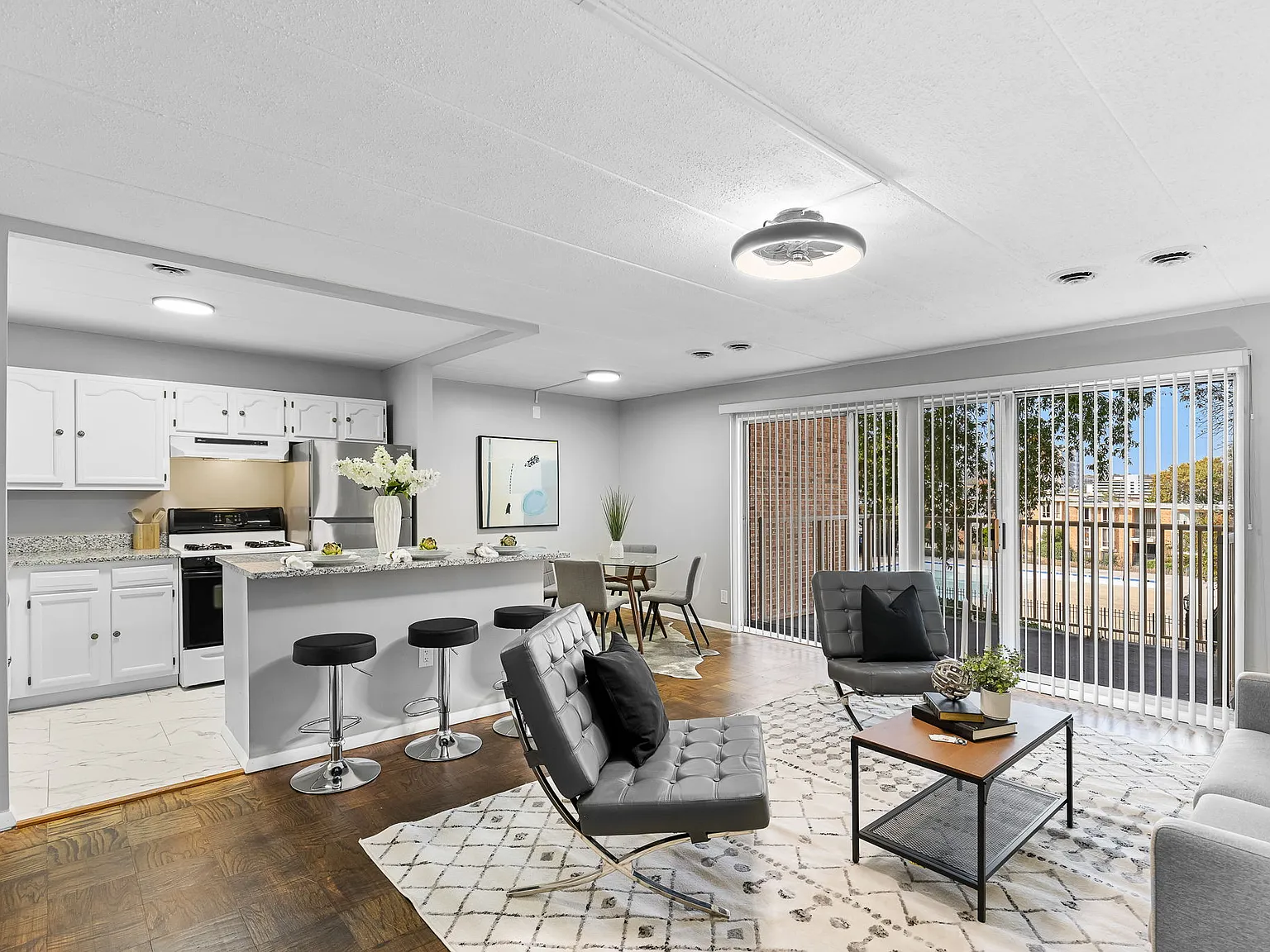 2 bed, 950 sqft, $2,300 — Photo 2