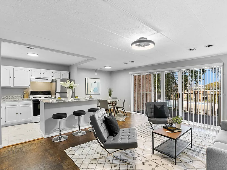 2618 Redcoat Dr #1B — Photo 2