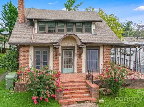 1900 & 1902 Arlington Pl, Hendersonville, NC 28791