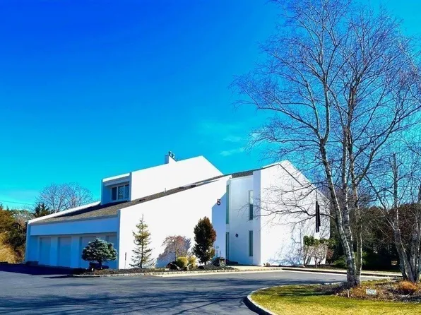 5 Mercedes Court, East Patchogue, NY 11772